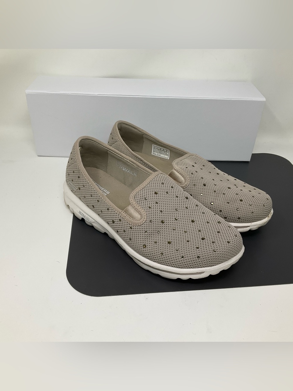 Skechers Tan Go Walk Goga Mat Slip On Shoes Rhinestone Ultra Go Quick Fit Size 8